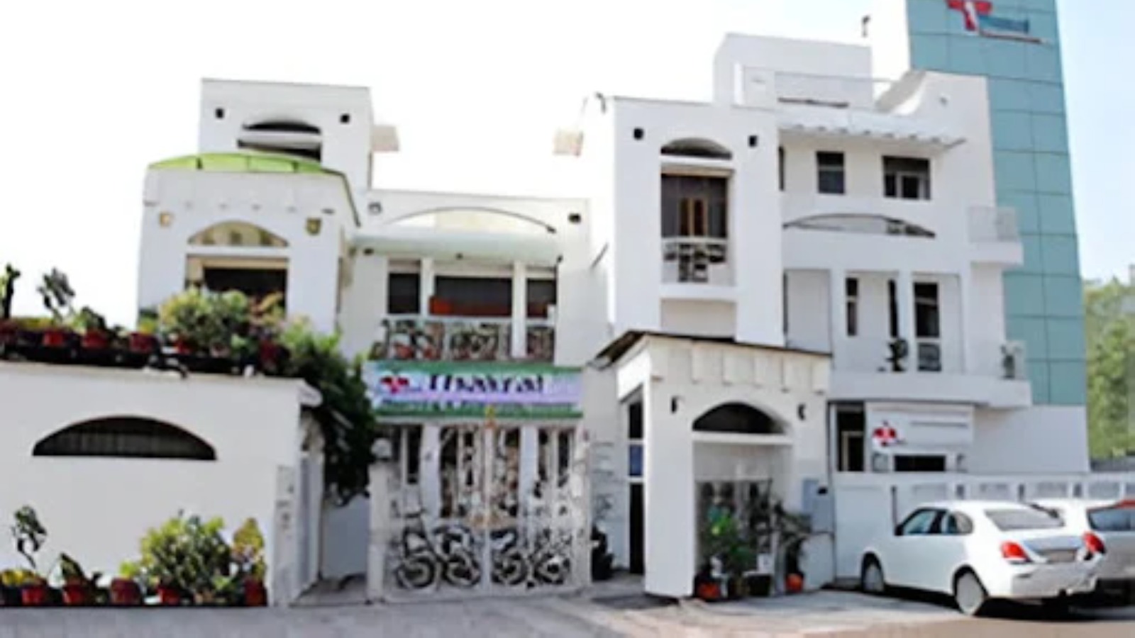 THAKRAL HOSPITAL AND FERTILITY CENTER