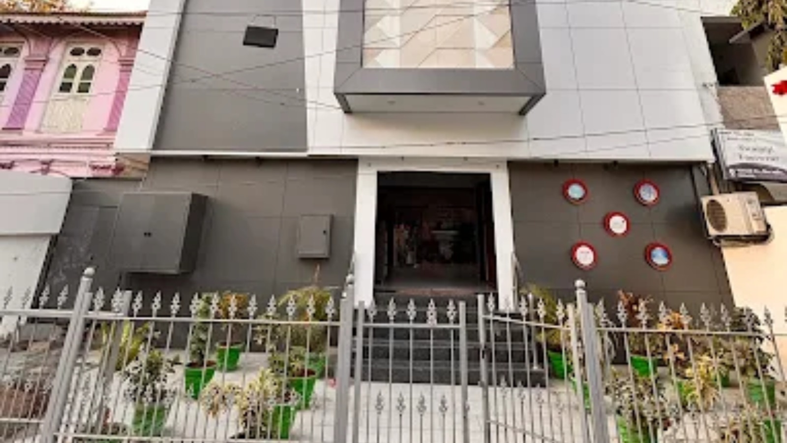 MADHUDEEP IVF CENTER